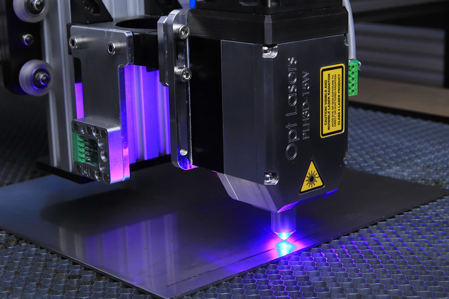 印(yìn)刷包裝使用成(chéng)熟工藝手段，對(duì)商品進行美化(hua)裝飾設計。